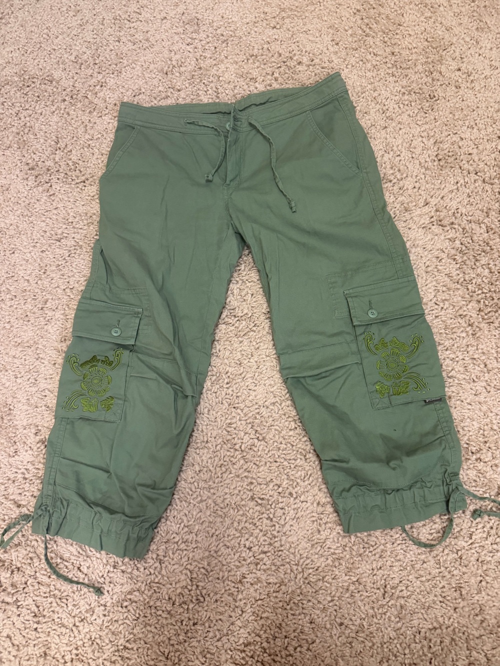 NWOT Prana Green Women’s Cargo Pants with Embroidered Pockets size 8